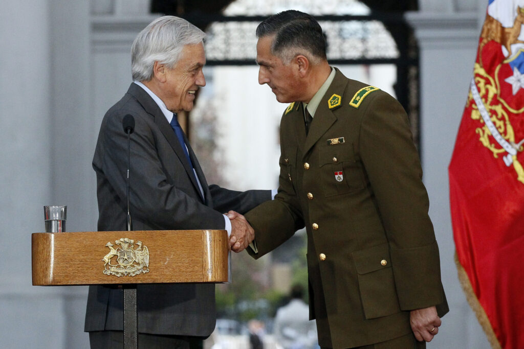 Presidente Sebastian Piñera presenta al nuevo General Director de Carabineros Presidente Sebastian Piñera presenta al nuevo General Director de Carabineros