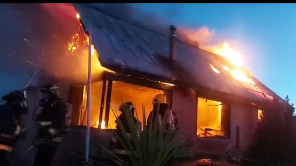 incendio-quellon-23-agosto-1024x574.jpg