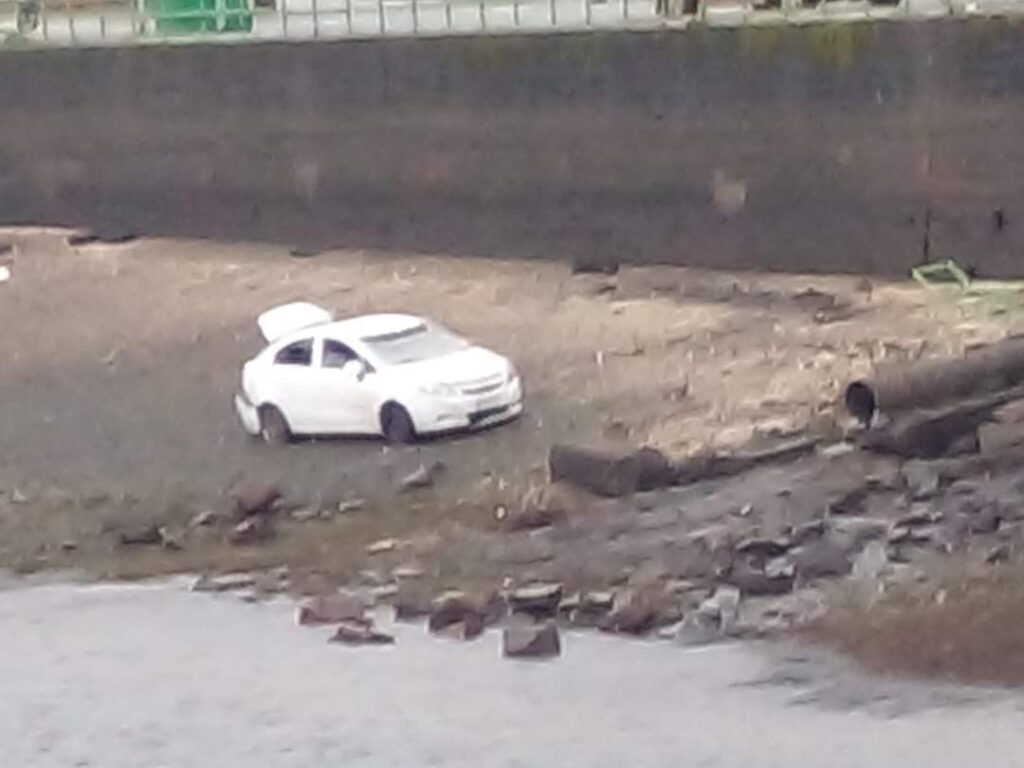 vehiculo-en-puerto-de-castro-1024x768.jpg