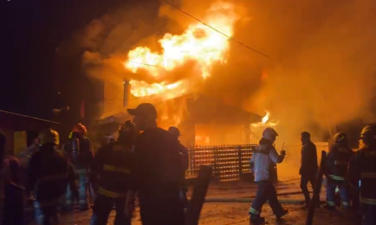 incendio-en-quellon-24-oct-750x450.png