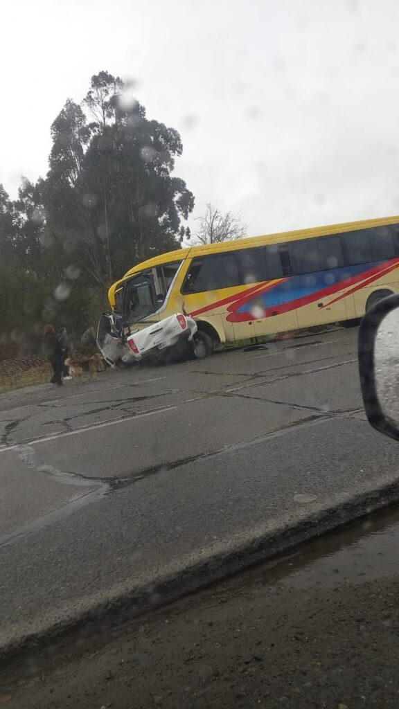 colision-bus-camioneta-576x1024.jpeg