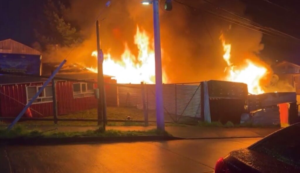 incendio-quellon-27-abril-1024x593.jpg
